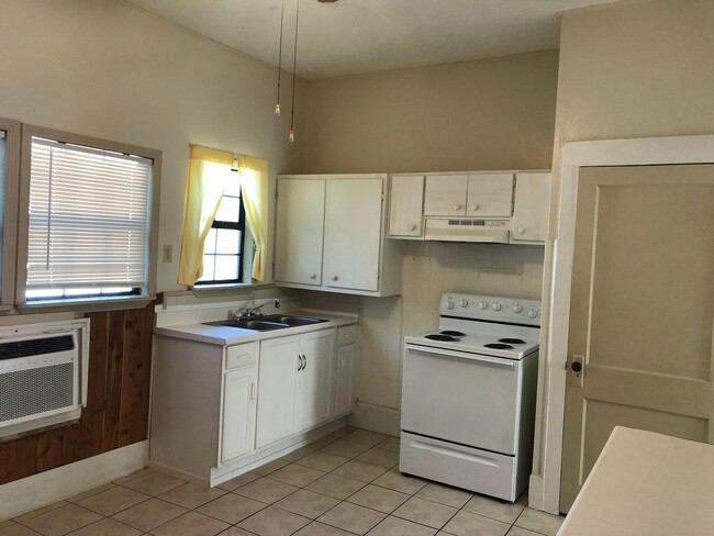 Building Photo - 1 Bedroom Apartment Close to SHSU