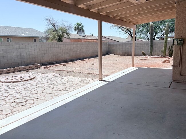 Building Photo - newly remodeled 3 bed/ 2 bath home