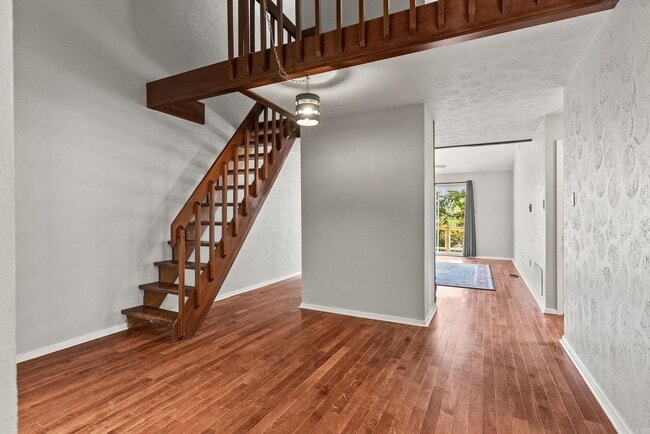 Building Photo - 102 Windwood Ln