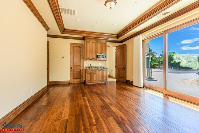 Building Photo - Executive Estate in the Heart of Silicon Valley