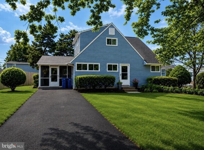 Building Photo - 15 Catalpa Ln