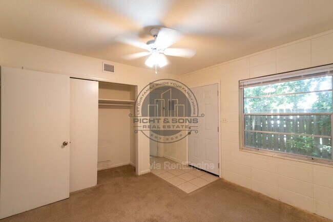 Building Photo - 236 Desoto Dr