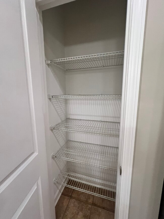 Building Photo - 620 Friendway Rd