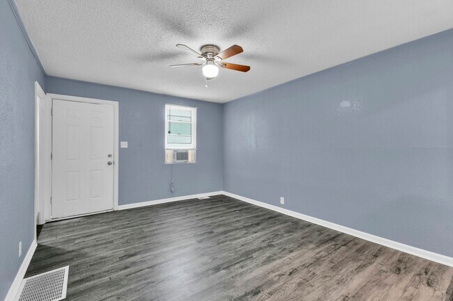 Building Photo - 3414 Elmwood Ave