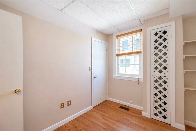 Building Photo - 100 Water St