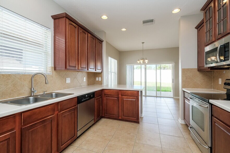 Building Photo - 10644 Shady Preserve Dr