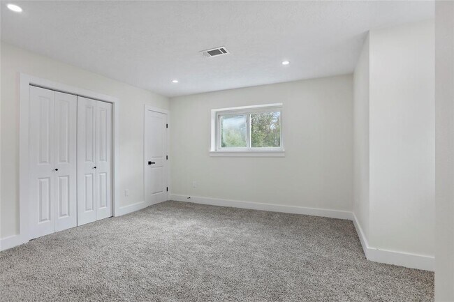 Building Photo - 1742 Hill Top Ln