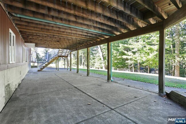 Building Photo - 43 Forest Dr