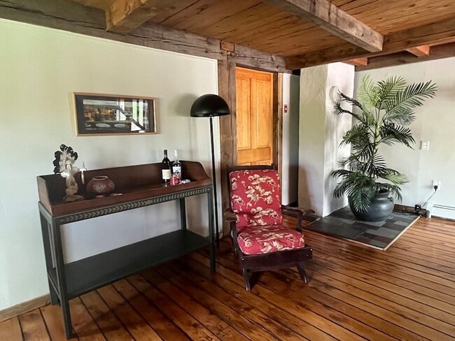 Building Photo - 102 New Templeton Rd