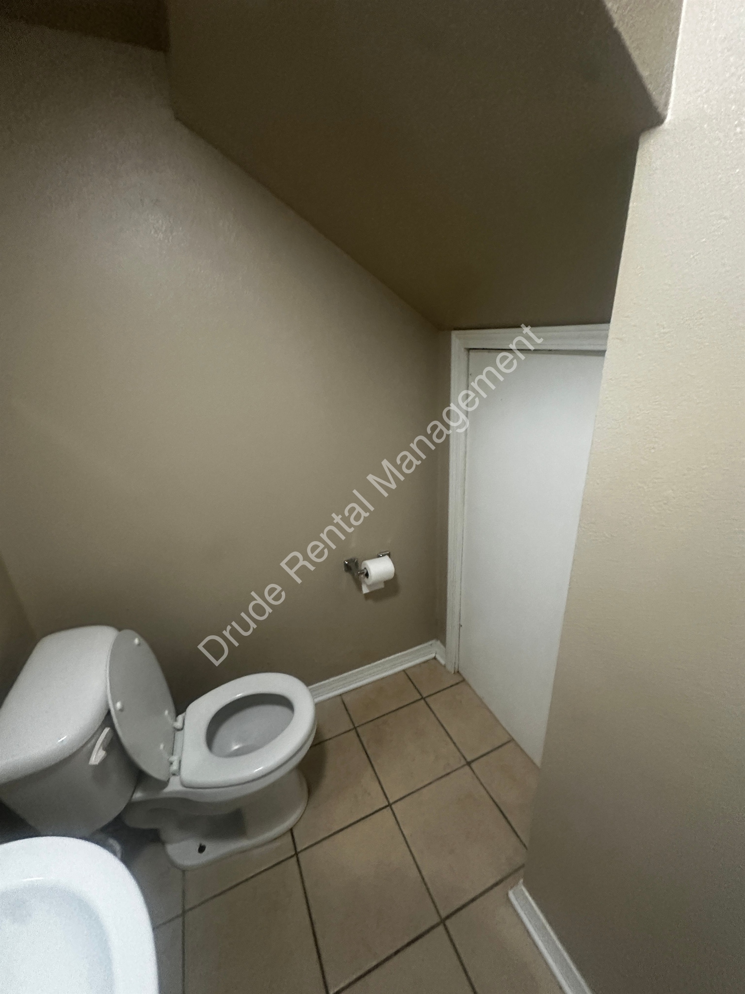 Building Photo - 14018 Virginia Dr