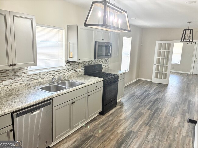 Building Photo - 1097 Fortress Ave SW