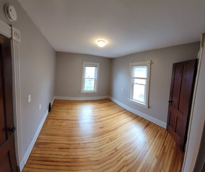 Building Photo - 45 Beacon St
