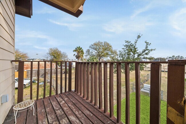 Building Photo - 725 Martin St