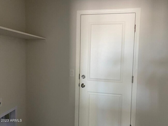 Building Photo - 815 Silvercreek Ln