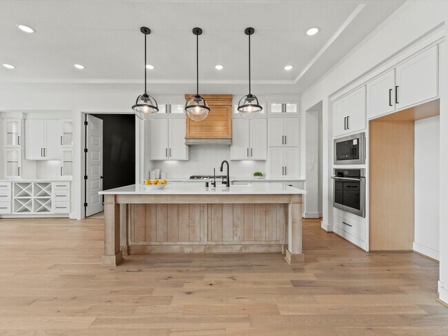 Building Photo - 30715 Chamomile Bnd