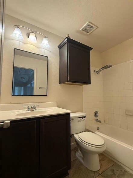 Building Photo - 201 N Hunting Lodge Ln