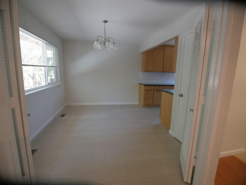 Building Photo - 1285 Manchester Dr
