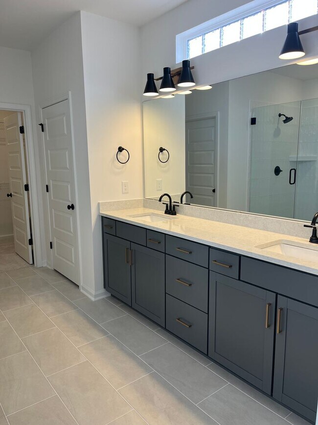 Building Photo - Beautiful New Home