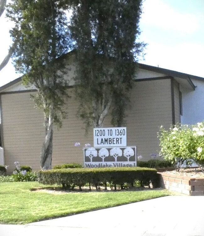 Building Photo - *Available NOW  in La Habra!*