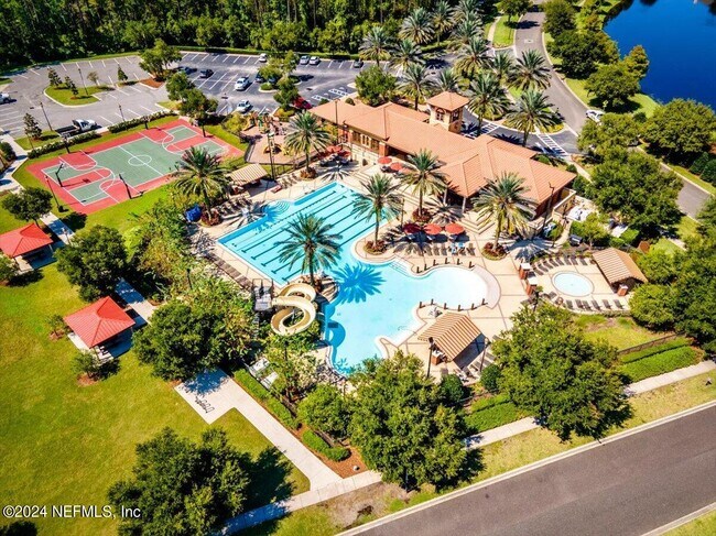 Building Photo - 215 Richmond Dr