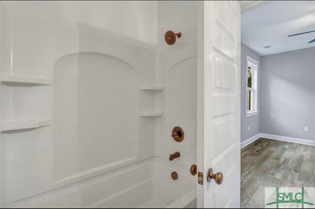 Building Photo - 421 Bear River Dr