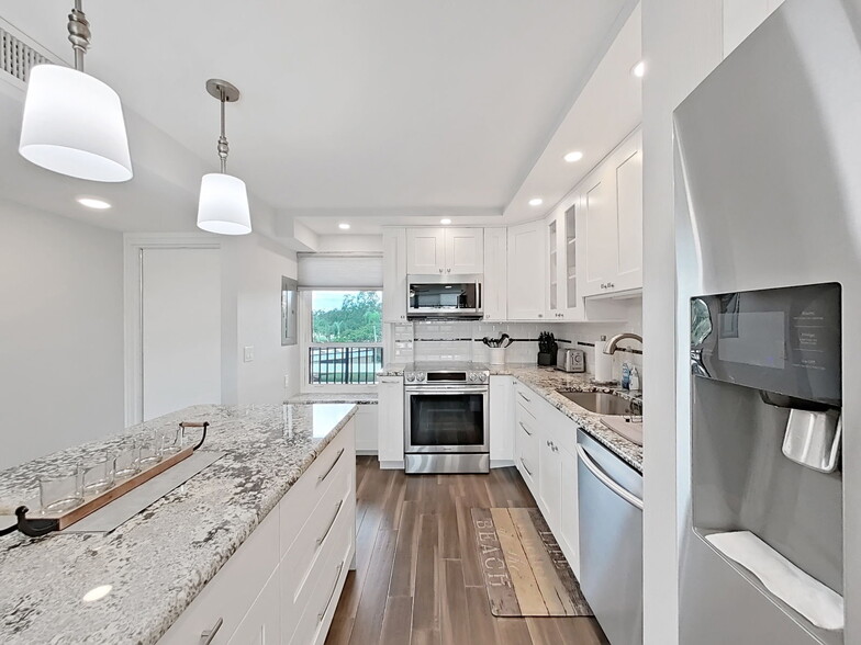 Building Photo - 2620 Cove Cay Dr