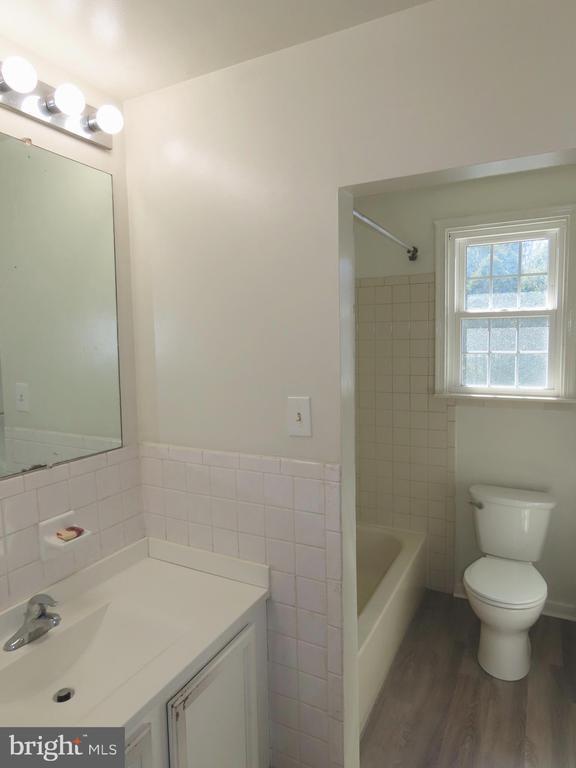 Building Photo - 403 S Main St