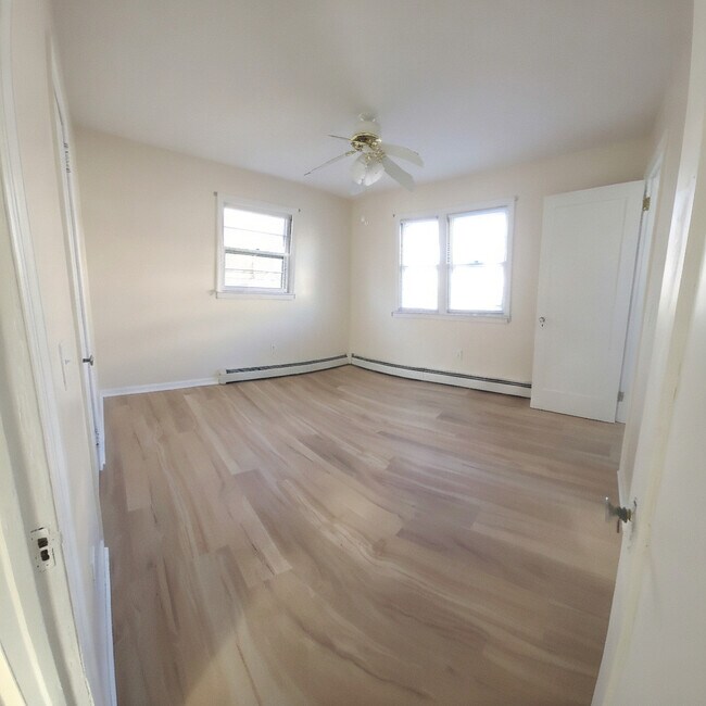 Building Photo - 211 Sheridan Ave