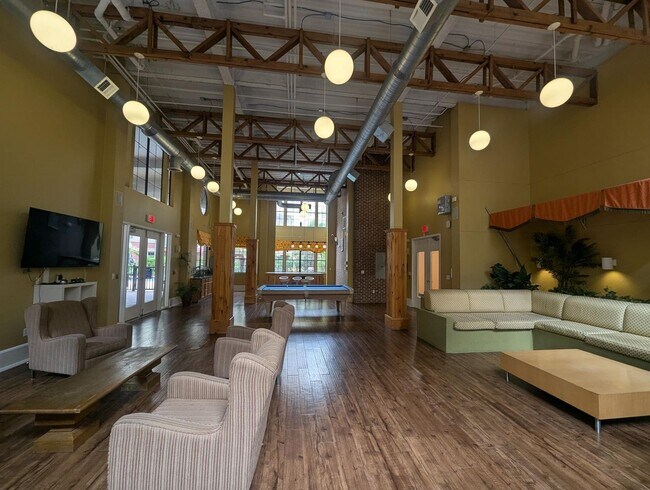 Building Photo - 1x1 New wood-look vinyl plank flooring throughout!