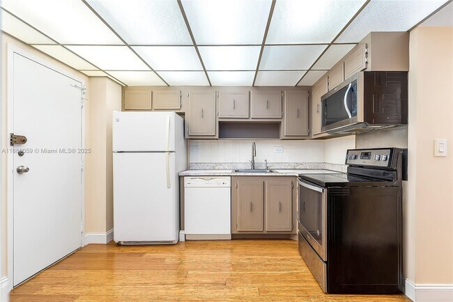 Building Photo - 250 174th St