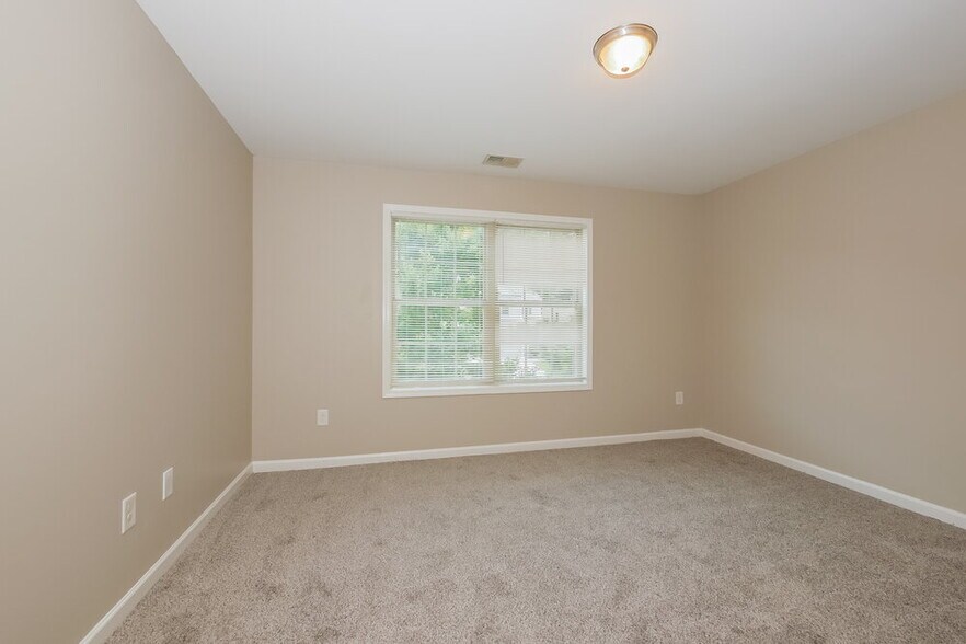 Building Photo - 102 Worthing Ln