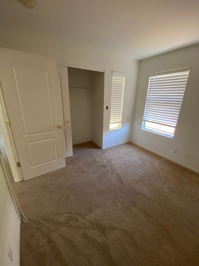 Building Photo - For Rent – Spacious Las Palmas II Home