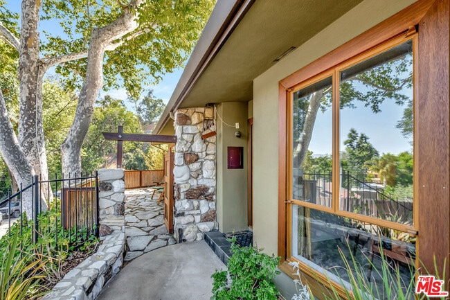 Building Photo - 15511 Woodcrest Dr