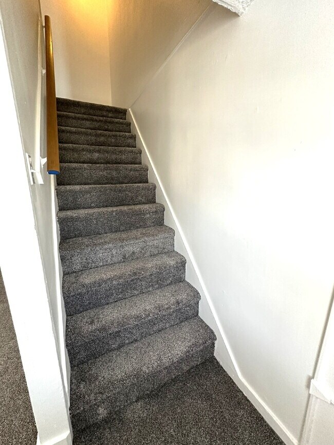 Building Photo - LEASE PENDING! Two Bedroom Apartment in Do...