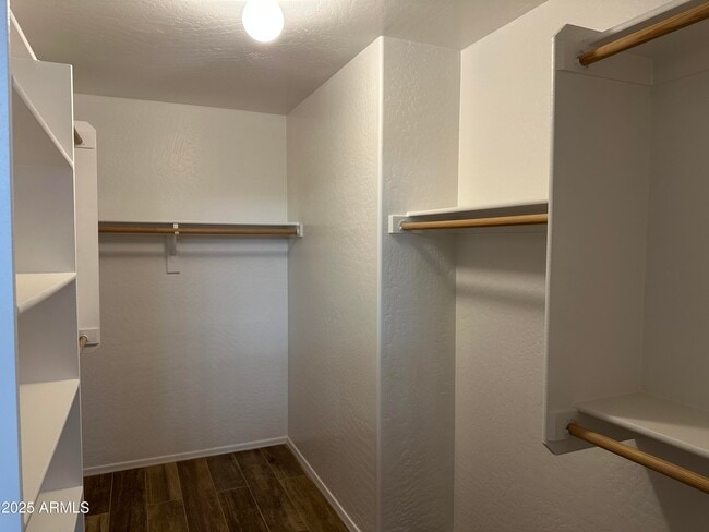 Building Photo - 2011 W Sunshine Butte Dr