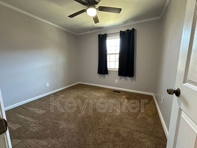 Building Photo - 300 Jefferson Ln