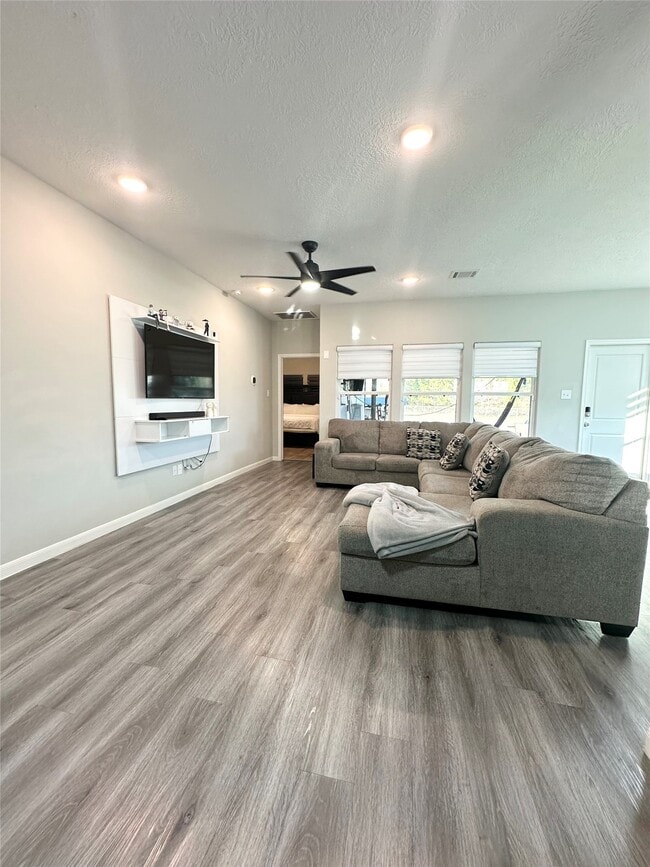 Building Photo - 844 Rd 5109