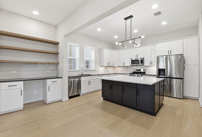 Building Photo - 2204 Lou Ellen Ln