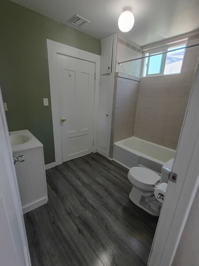 Building Photo - 2 bedroom home in Historic Downtown Riverside