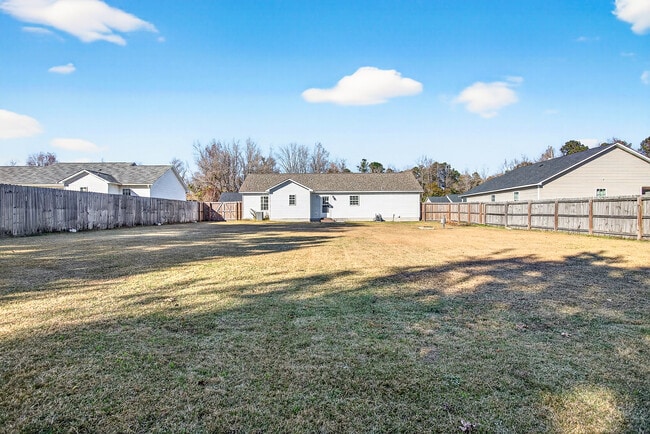 Building Photo - 130 Woodbury Farm Dr