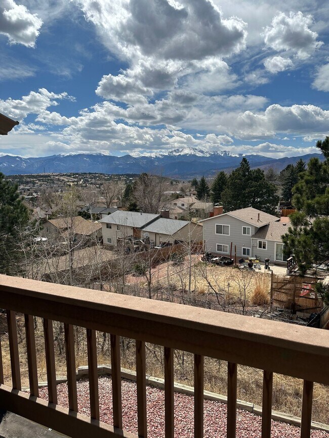 Building Photo - Stunning Mountain Views with Private Garage! 2 Bed/1.5 Bath Townhouse! Coming Late April!