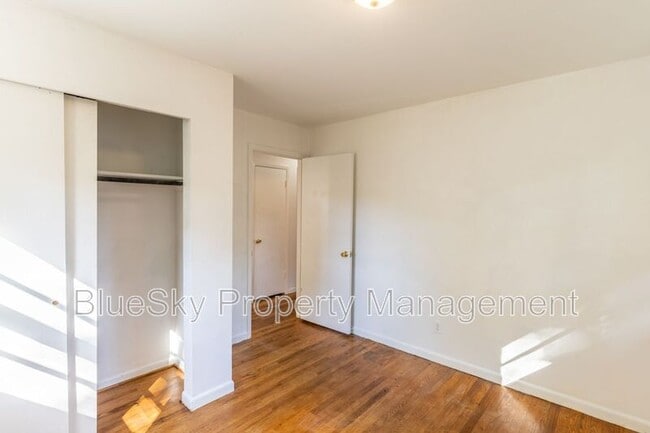 Building Photo - 104 Stratford Ct