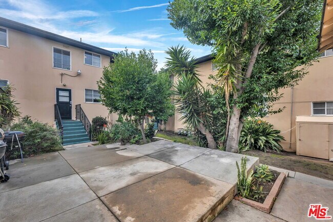 Building Photo - 4121 Santo Tomas Dr