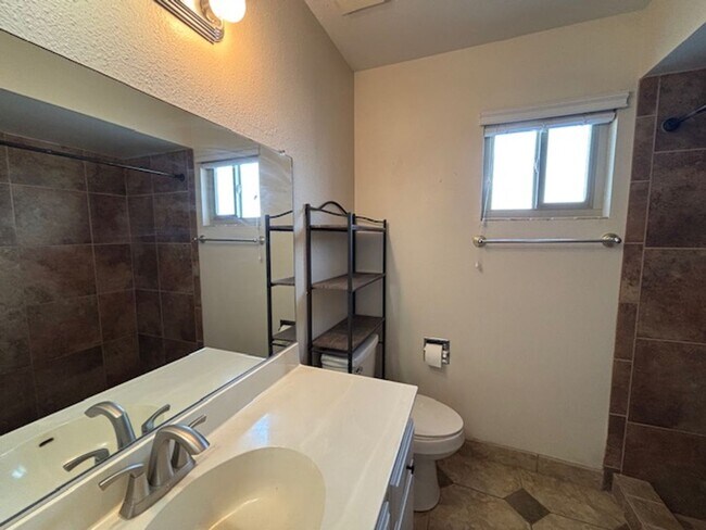 Building Photo - 3 Bedroom - 2 Bath Pool Home