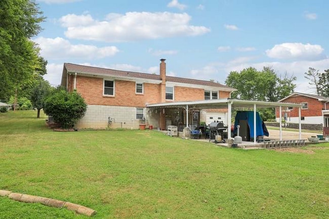 Building Photo - 3975 Lawing Dr