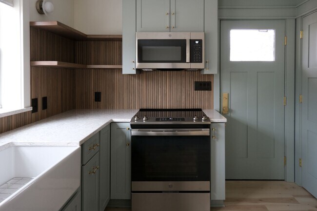 Building Photo - Custom Design Home in Greenville w/ Lawn C...