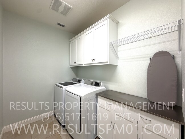 Building Photo - 1280 Goldenrod Way