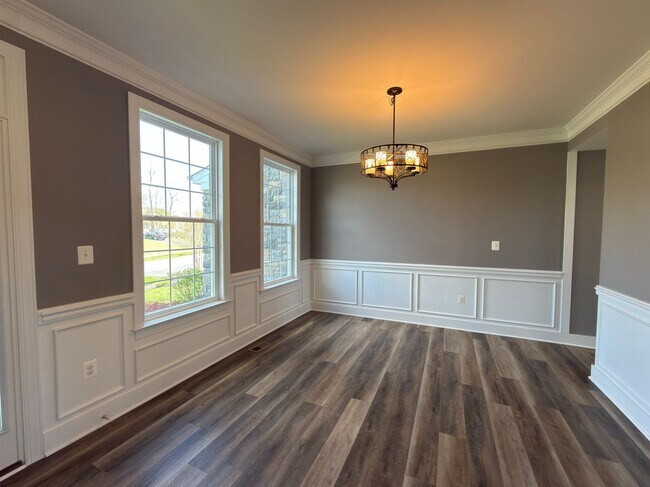 Building Photo - Spacious 4 Bed 3.5 Bath Home in Round Hill VA For Rent!