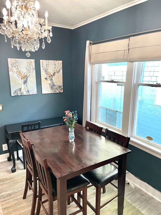 Building Photo - 313 NE Stanton St