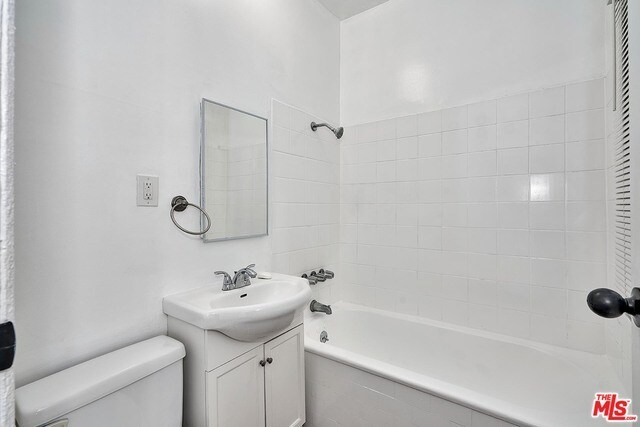 Building Photo - 5425 Santa Monica Blvd